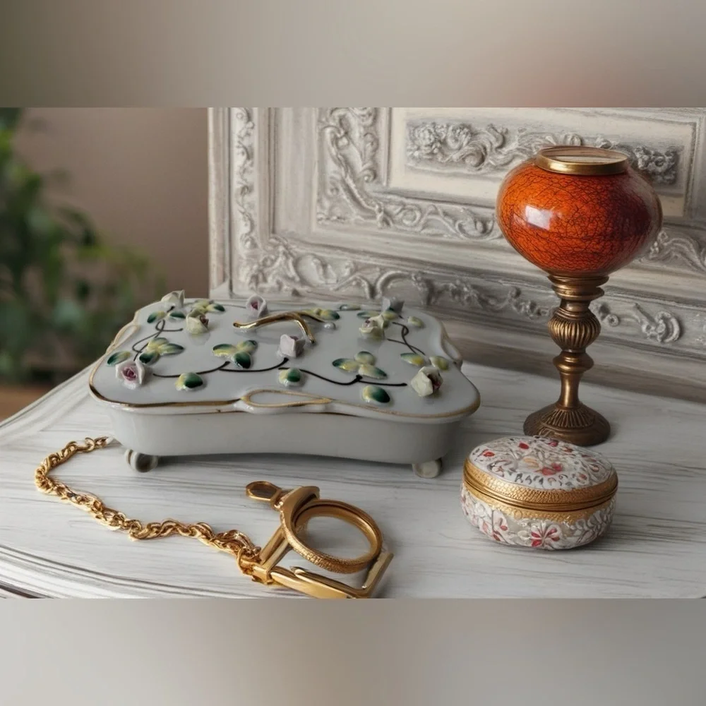 ANTIQUE AUSTRIA HAND PAINTED FLORAL porcelain TRINKET BOX..